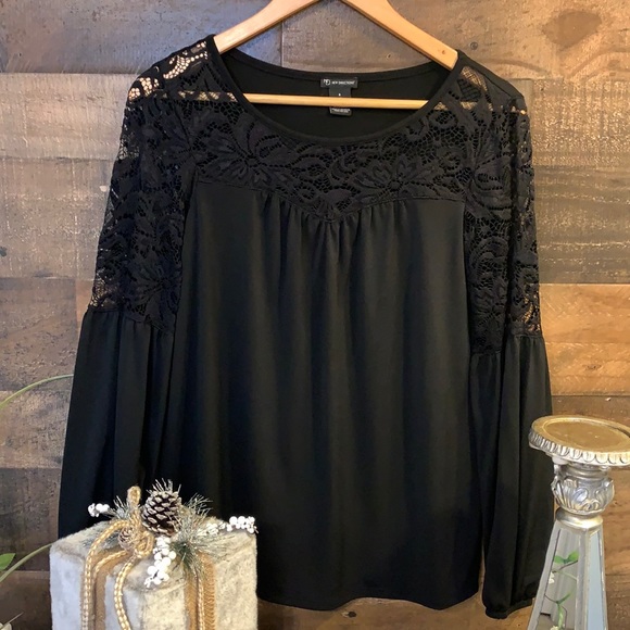 new directions Tops - 🍃🌺 New Directions Blouse